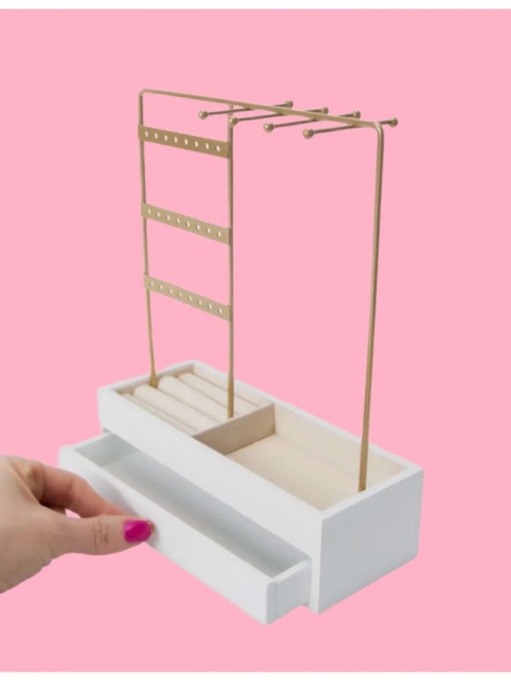 Wood and Gold Jewelry Organizer – White and Gold